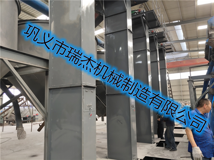 斗式提升機客戶現場圖